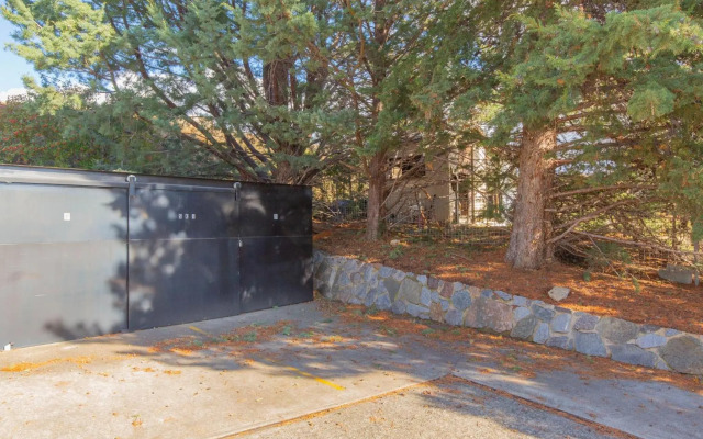 Heidelburg 3 of 6 Banjo Patterson Crescent