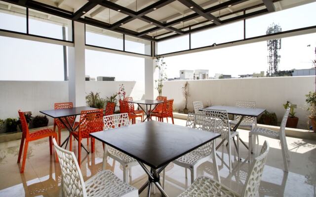 Collection O 7601 Hotel Park Heights Banjara Hills