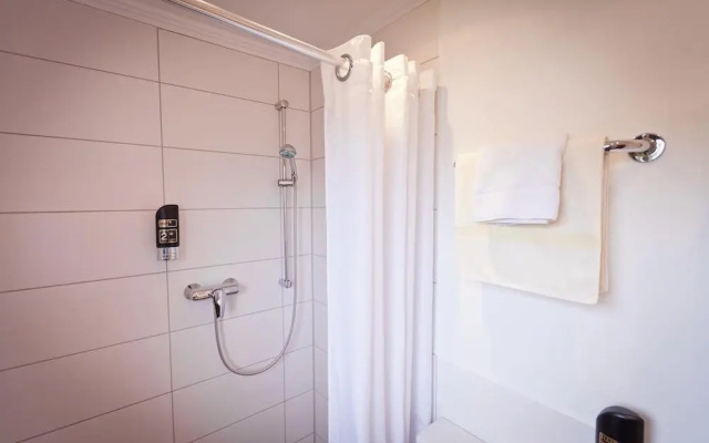 Hotel Spies
