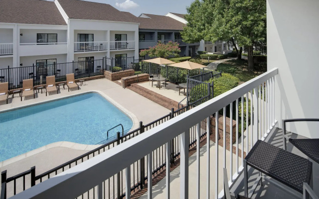 Courtyard by Marriott Addison Midway