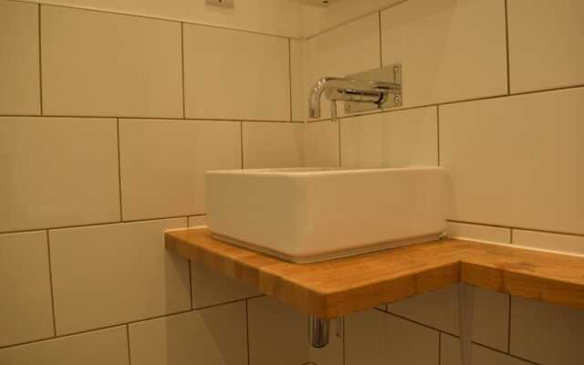 Spacious 2 Bedroom Apartment in South London