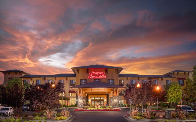 Hampton Inn & Suites Windsor - Sonoma Wine Country