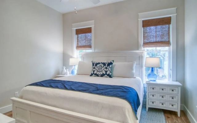 Seaside Sojourn 111 LA