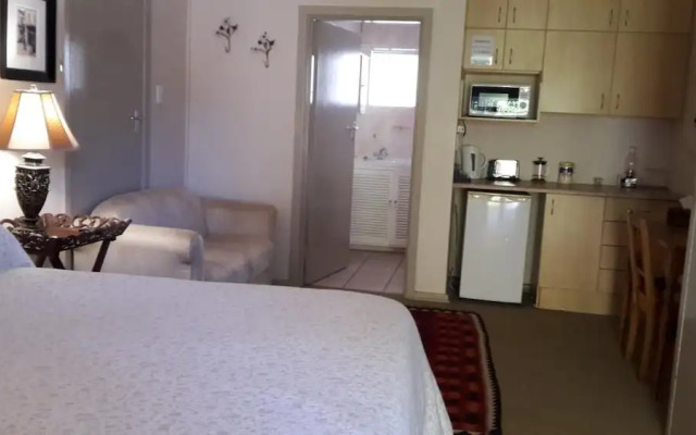 Parrot Peek B&B