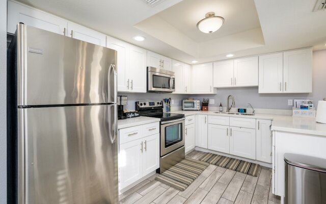 Capri 3 Bedroom Condo by RedAwning