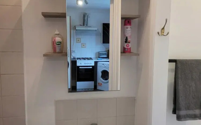 Charming Luton Apartment Retreat