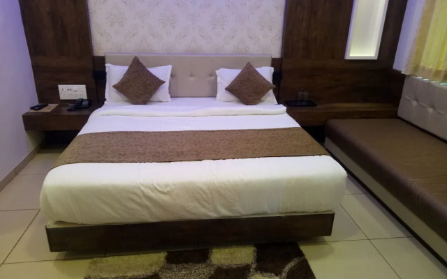 Hotel Devkinandan