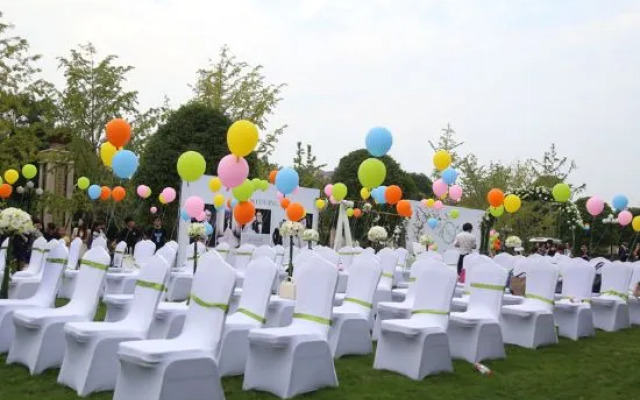 Hong bin Red Lotus Lake Hotel