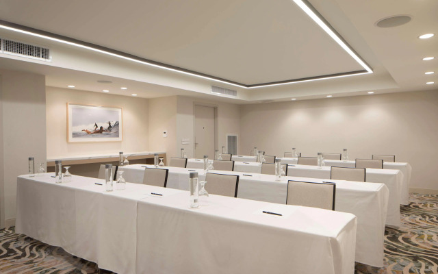 Hilton Santa Monica Hotel & Suites