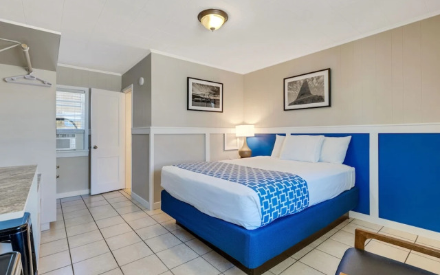 Dolphin Oceanfront Motel