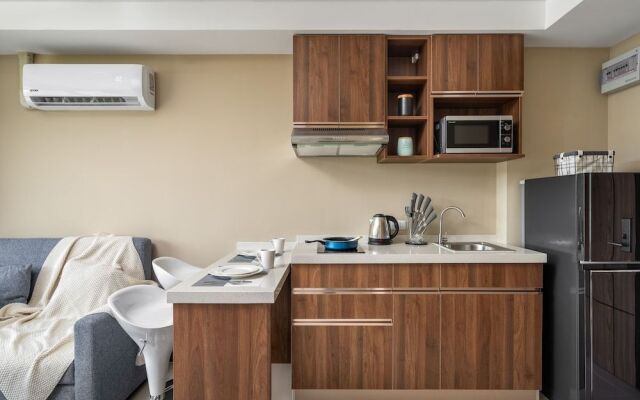 Naiharn Pearl Condo Hotel by Villacarte