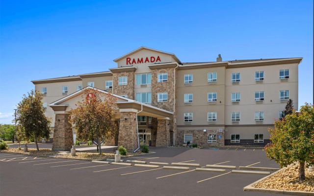 Ramada by Wyndham Drumheller Hotel & Suites
