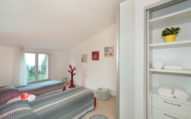 Sunny Stay in Tavullia Hills