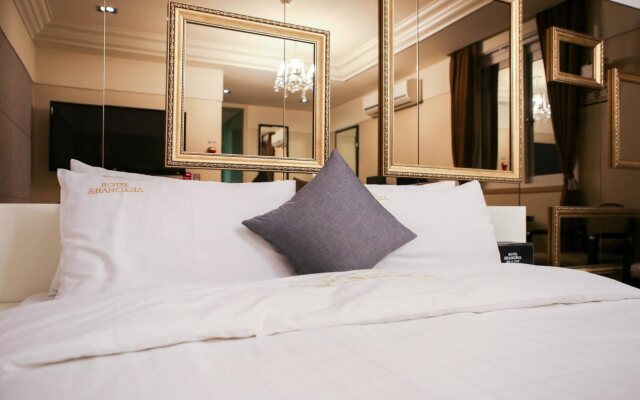 Shangria Hotel