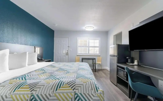 Studio 6 Suites Madera, California - Yosemite