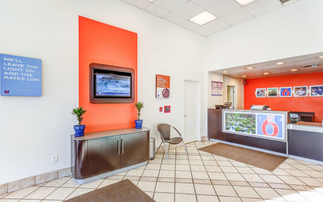 Motel 6 Portland, OR - Tigard West