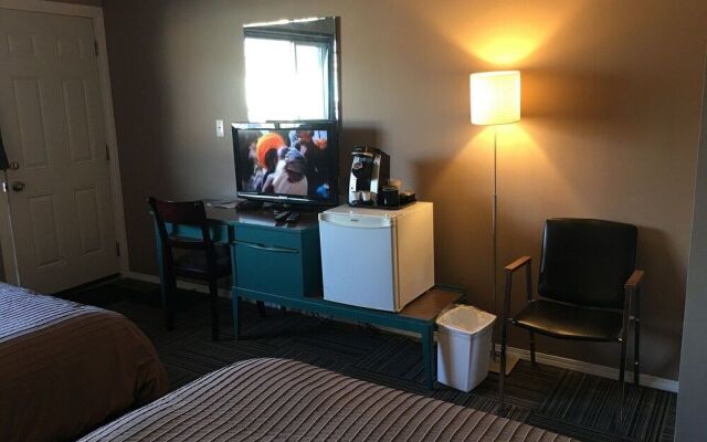 The Canterbury Inn of Downtown Invermere