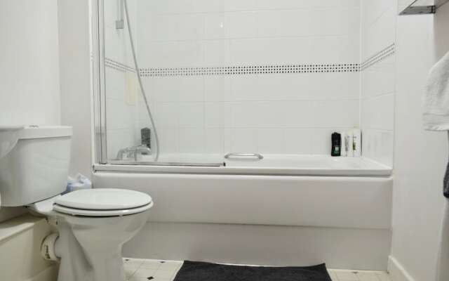 1 Bedroom Apartment Near Tube Station