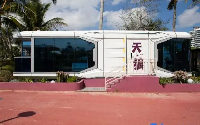 Wenchang Longlou Space Capsule Club