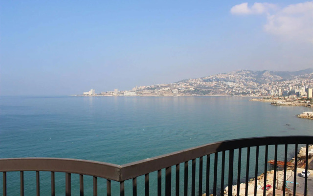 Holiday Suites Hotel And Beach