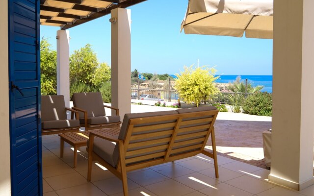 Phaedrus Living: Seaside Luxury Villa Anafi