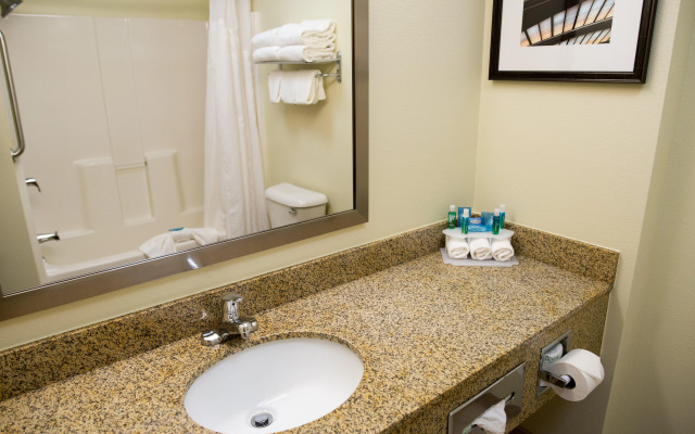 Holiday Inn Express Hotel & Suites Chanhassen, an IHG Hotel