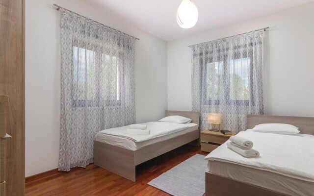 Beautiful Home in Buje With Wifi and 4 Bedrooms