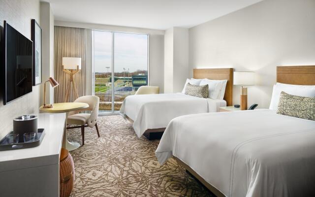 Omni Viking Lakes Hotel