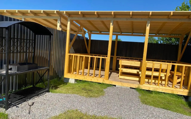 Дом у пруда