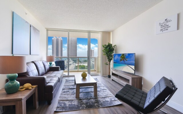 Intracoastal Yacht Club By Hosteeva