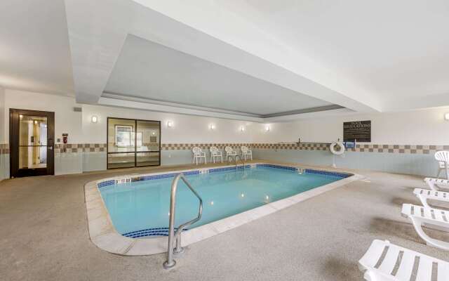 Comfort Suites East Lincoln - Mall Area