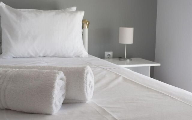 Kolonos - A Renovated Apartment
