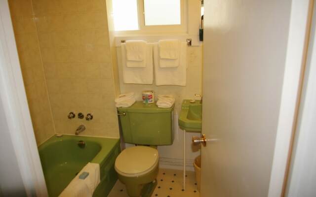 Shuswap Lake Motel & Resort