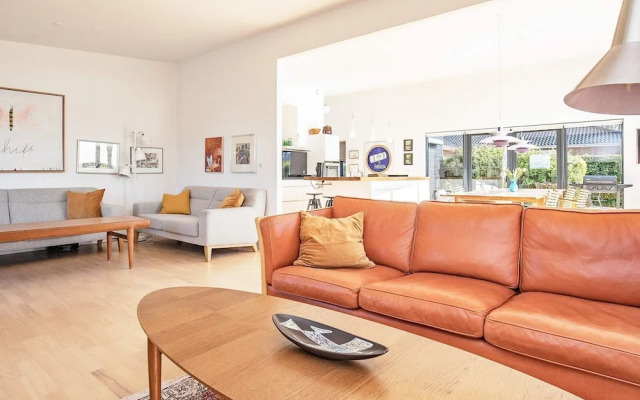 6 Person Holiday Home in Vaeggerlose