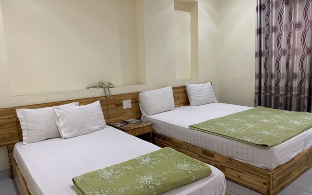 OYO 999 Vip Hostel