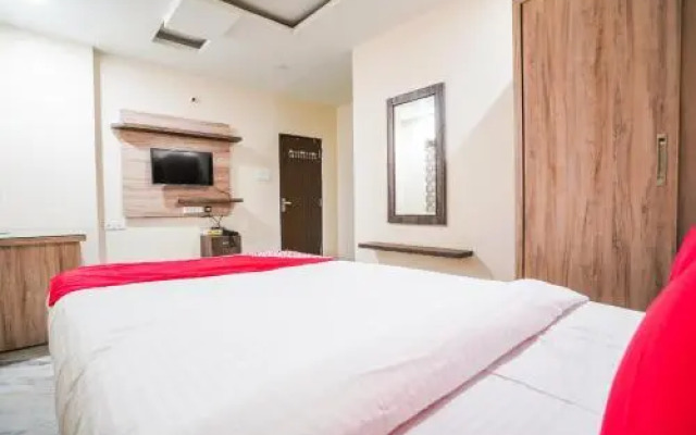 Oyo 22445 Lakshmi Residency