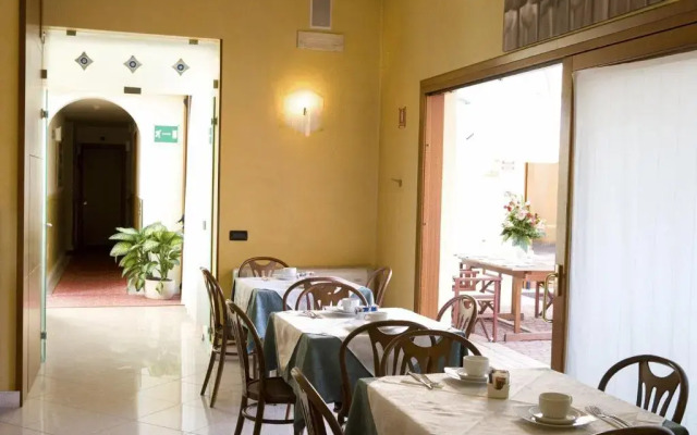 Hotel Cris