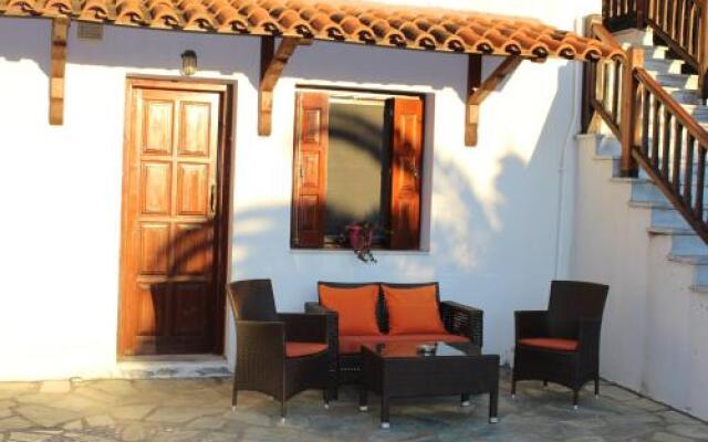 Paradise Studios & Apartments
