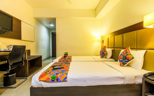 Fabhotel The Pinnacle