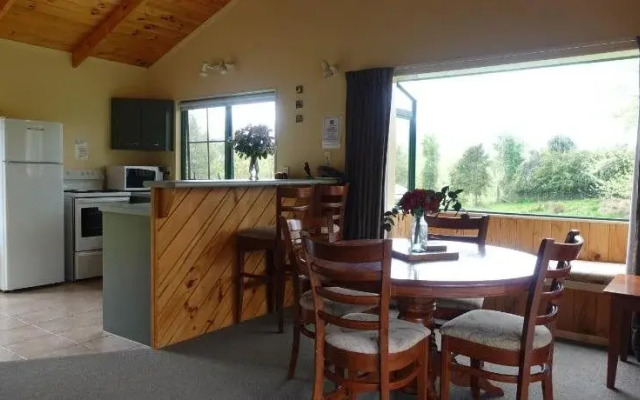 Kiwi Park Motels & Holiday Park