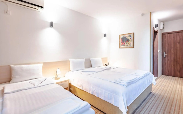 Hotel Pela