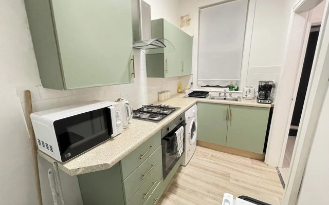 Cosy Contractor Stay-Sleeps 4