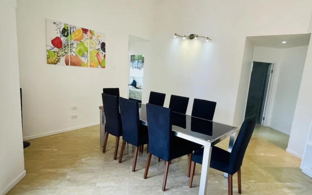 Red Hibiscus Villas