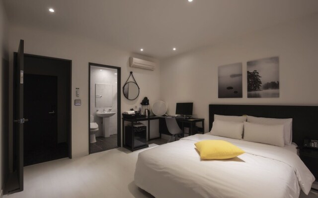 Yellow 8 Hotel