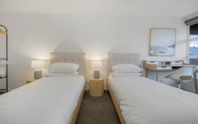 3-bed Campbelltown Stay With Private Balcony