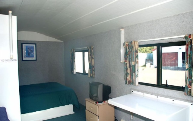 Cottage Park Motor Lodge and Conference Centre – Guest Rooms – Otaki
