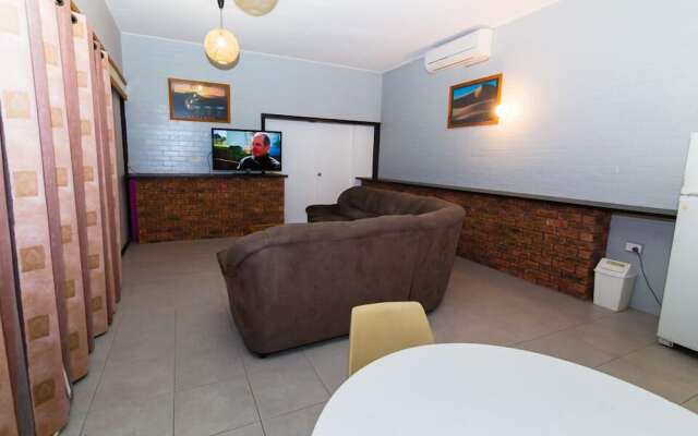 Gladstone Motel