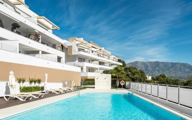 3BR Luxury Frontline Golf Elegant Corner apartment