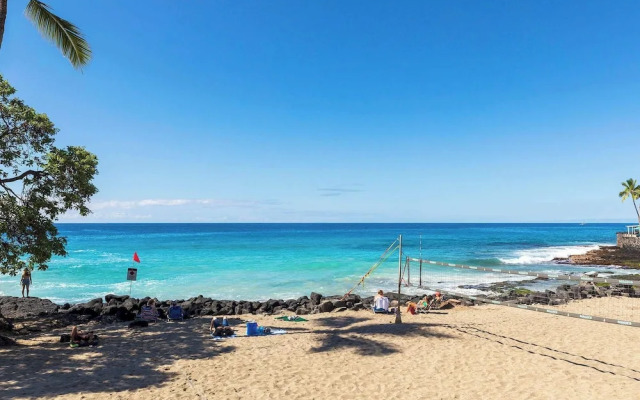 Honu Hale Minutes Away From the Beach!