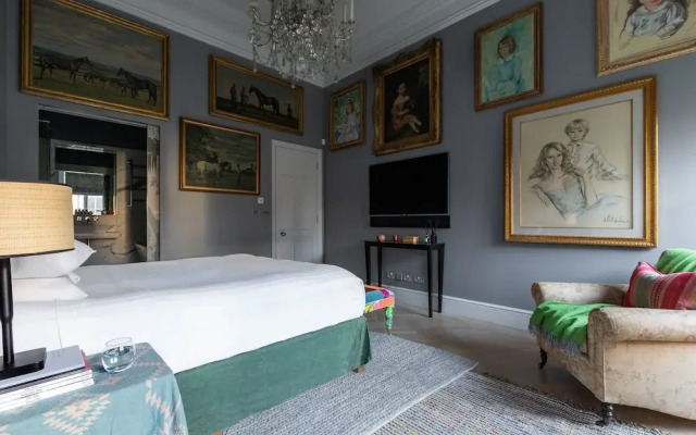 Chelsea Embankment III by Onefinestay